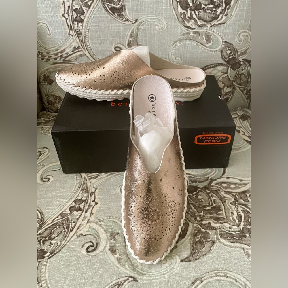SPECIAL SALE THIS WEEK ONLY!!
NEW Bernie Mev Mules Rose Gold Size 40 EU (9.5)